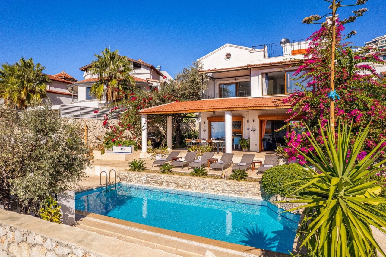 Villa Seas the Day Image 0