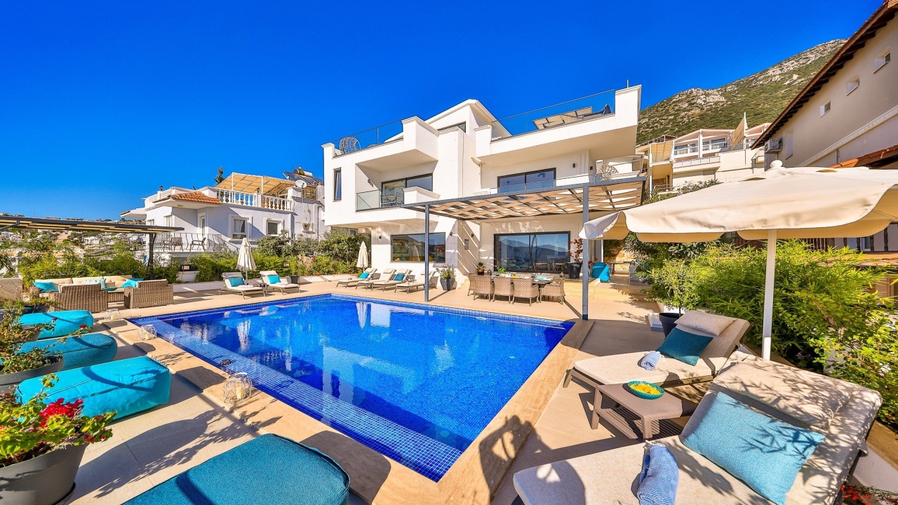 Villa Greenwich Image 0