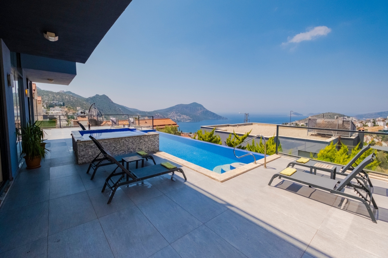 Villa Waterfall 1 Image 1