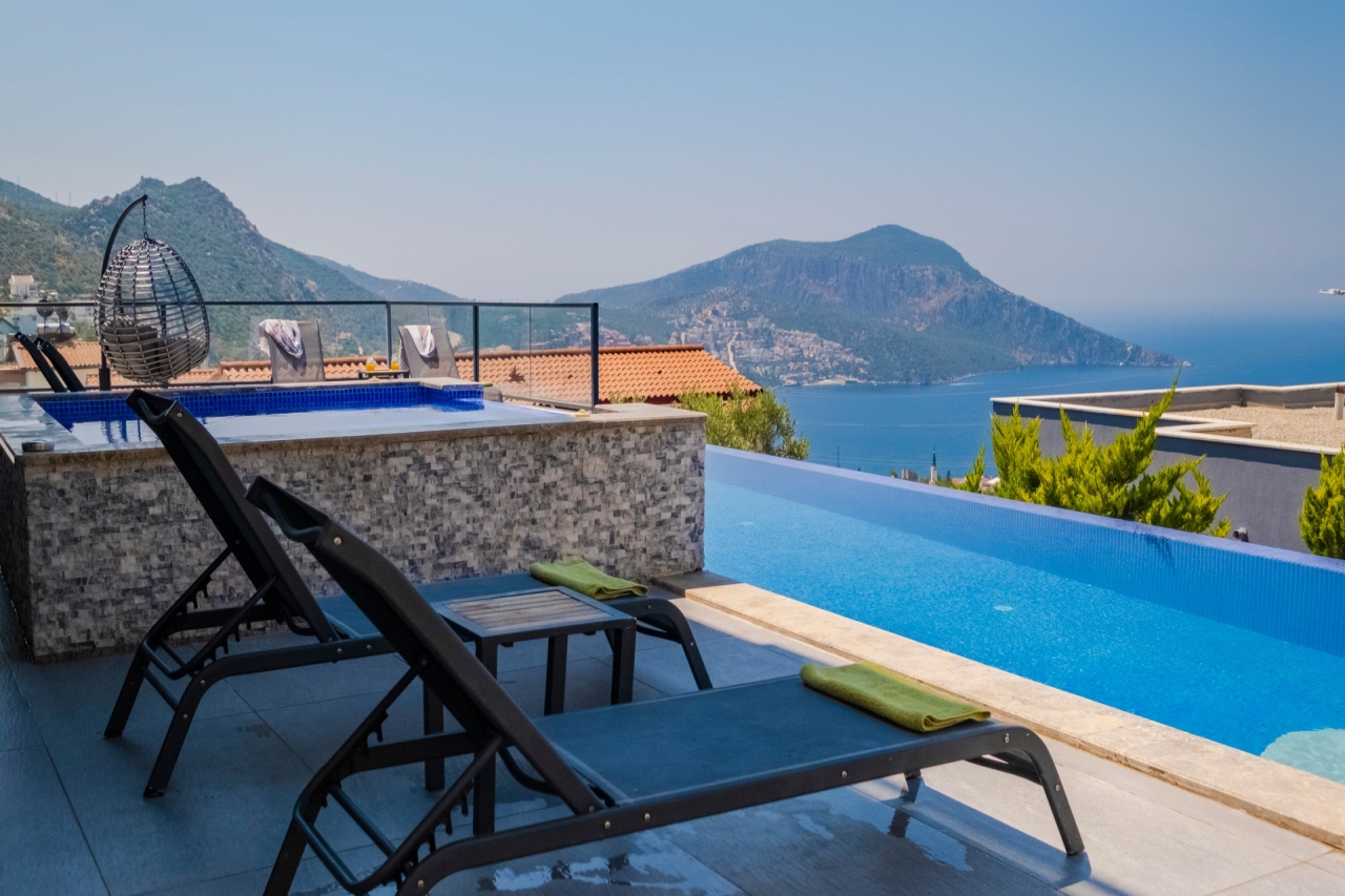 Villa Waterfall 1 Image 2