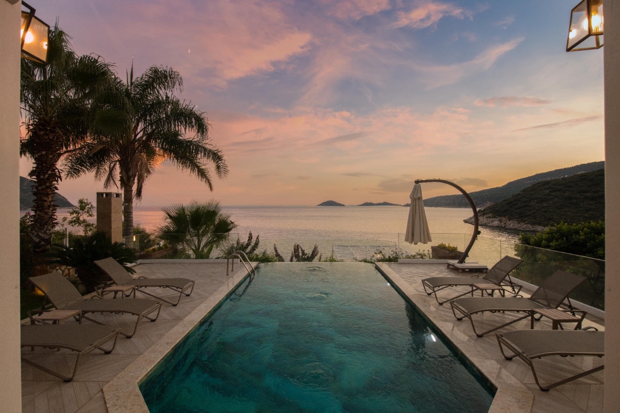 Villa Elena 1 Image 1